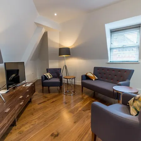 钱伯斯堡公寓 *