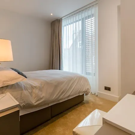 钱伯斯堡公寓 *